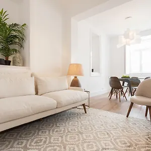 Your Santa Apolonia Apartment Lisbon